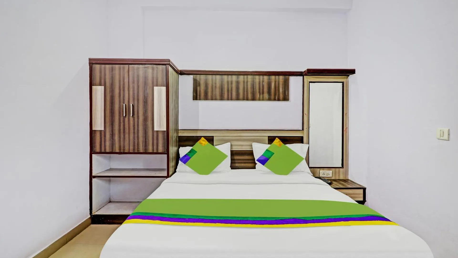 Hotel G B Palace Агра 3*,
