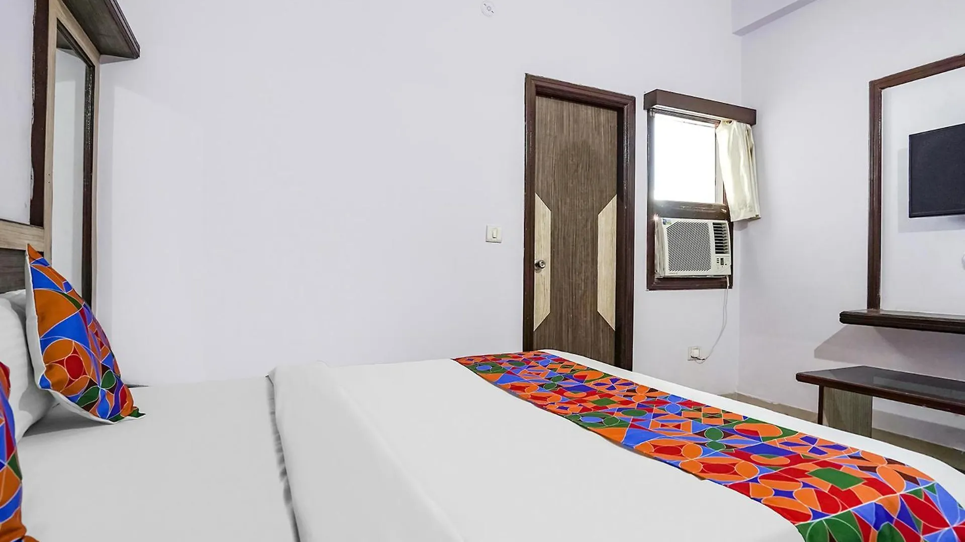 Hotel G B Palace Agra