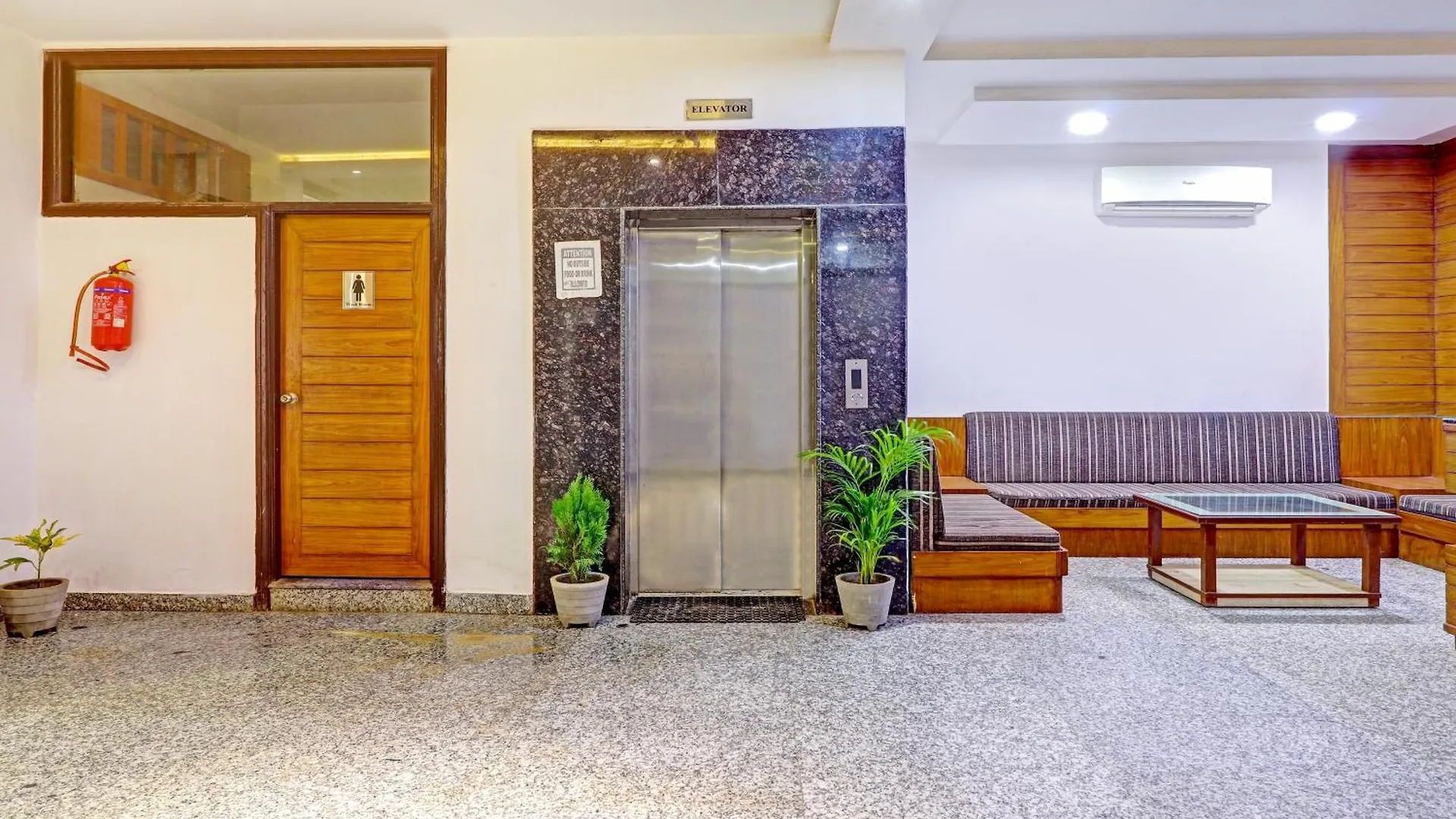 Hotel G B Palace Agra